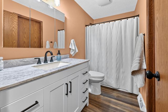 880 Pearl View Drive, Sauk Rapids, MN 56379