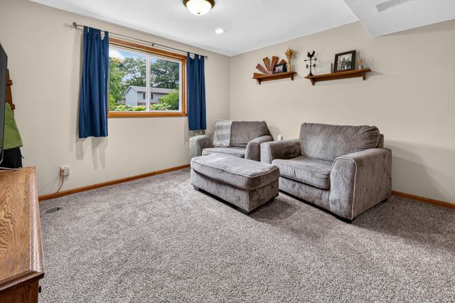 880 Pearl View Drive, Sauk Rapids, MN 56379