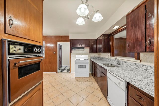 3414 Spruce Valley Lane, Dallas, TX 75233
