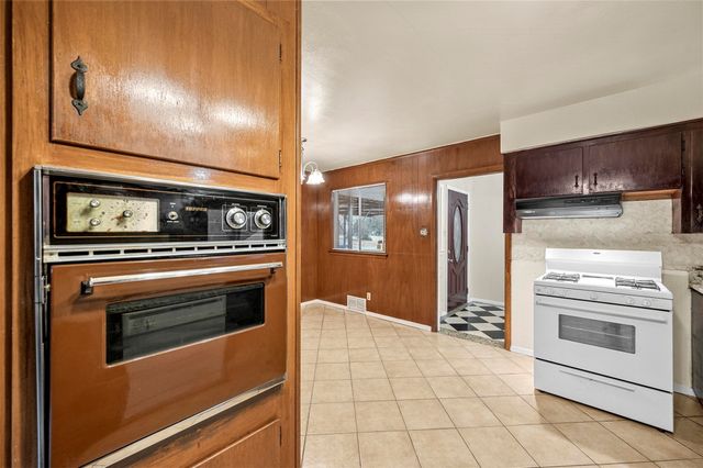 3414 Spruce Valley Lane, Dallas, TX 75233