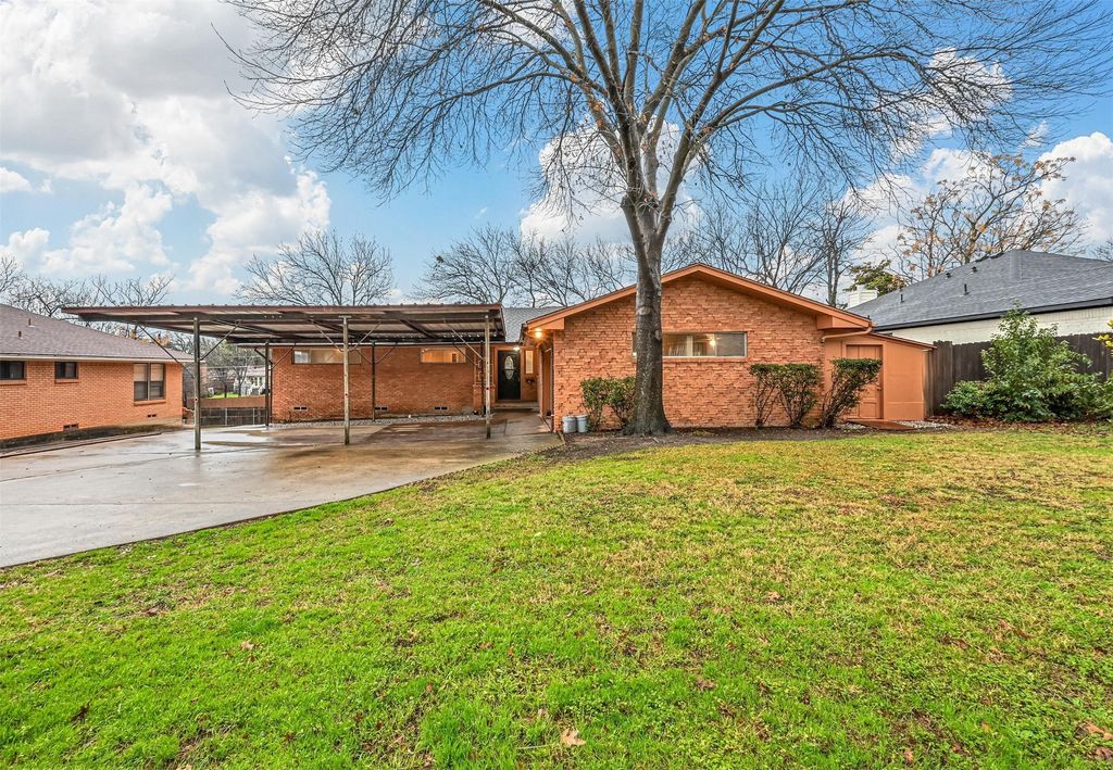 3414 Spruce Valley Lane, Dallas, TX 75233