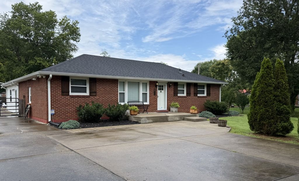 300 Clearview Dr, Smyrna, TN 37167