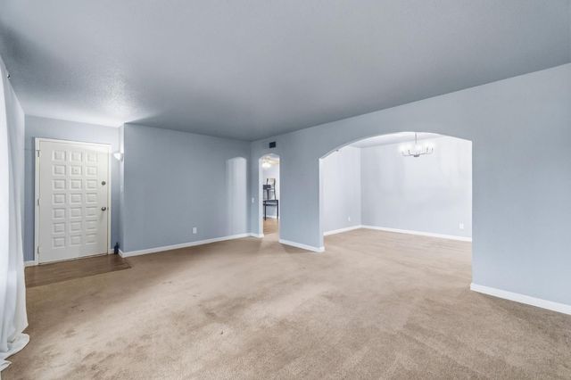 4665 W Ashcroft Avenue, Fresno, CA 93722