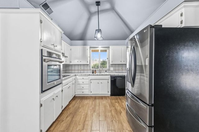 4665 W Ashcroft Avenue, Fresno, CA 93722