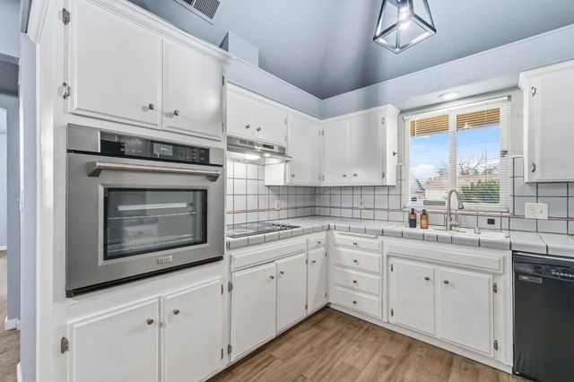 4665 W Ashcroft Avenue, Fresno, CA 93722