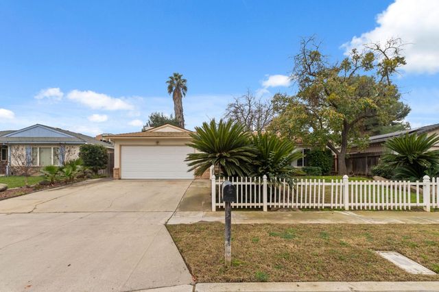 4665 W Ashcroft Avenue, Fresno, CA 93722