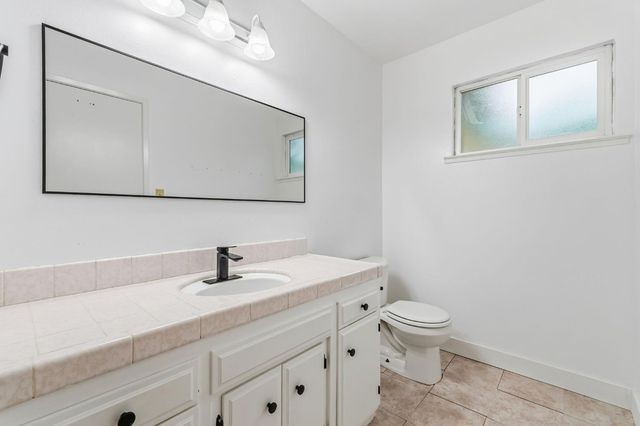 4665 W Ashcroft Avenue, Fresno, CA 93722