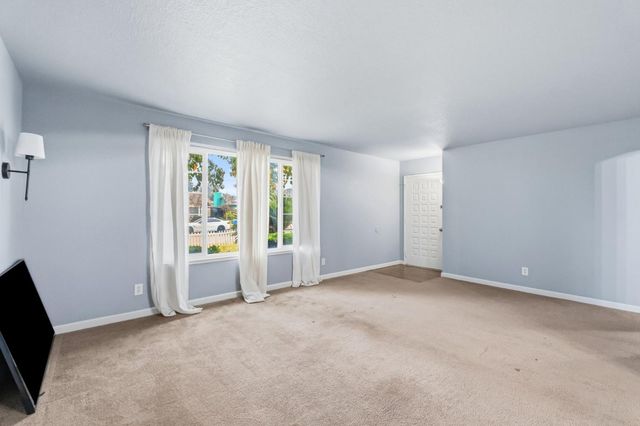 4665 W Ashcroft Avenue, Fresno, CA 93722