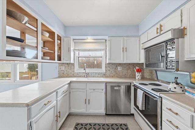 805 Sutton Drive, Northbrook, IL 60062