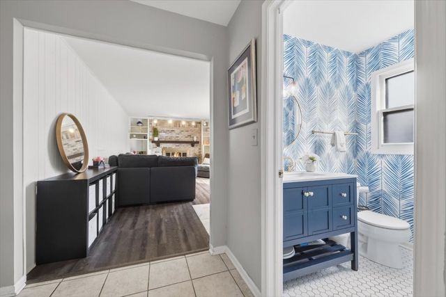 805 Sutton Drive, Northbrook, IL 60062