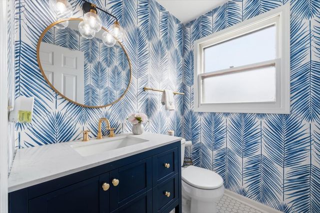 805 Sutton Drive, Northbrook, IL 60062