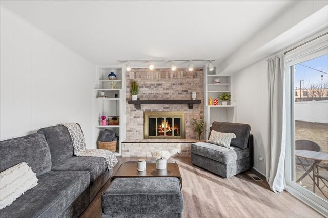 805 Sutton Drive, Northbrook, IL 60062