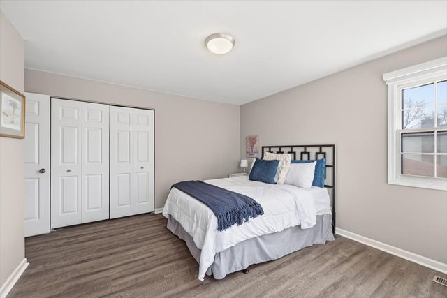 805 Sutton Drive, Northbrook, IL 60062