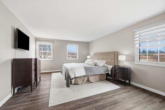 805 Sutton Drive, Northbrook, IL 60062