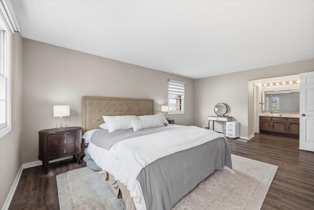 805 Sutton Drive, Northbrook, IL 60062