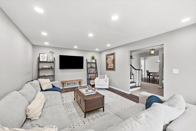 805 Sutton Drive, Northbrook, IL 60062