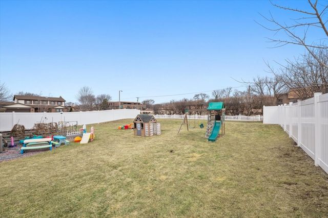 805 Sutton Drive, Northbrook, IL 60062