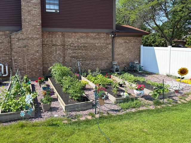 805 Sutton Drive, Northbrook, IL 60062