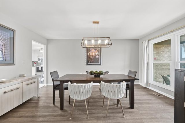 805 Sutton Drive, Northbrook, IL 60062