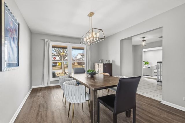 805 Sutton Drive, Northbrook, IL 60062