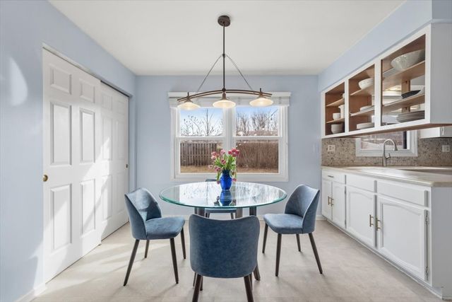 805 Sutton Drive, Northbrook, IL 60062