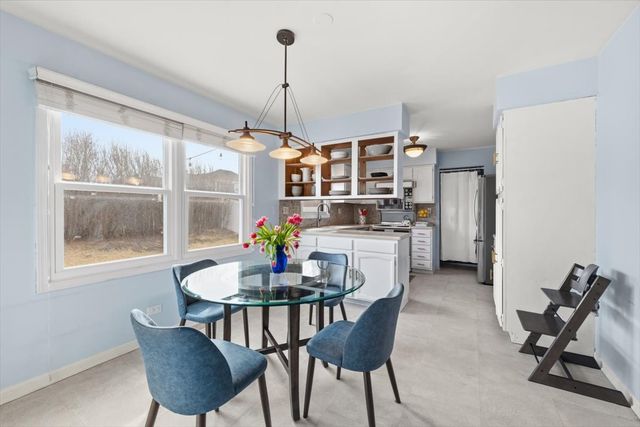 805 Sutton Drive, Northbrook, IL 60062