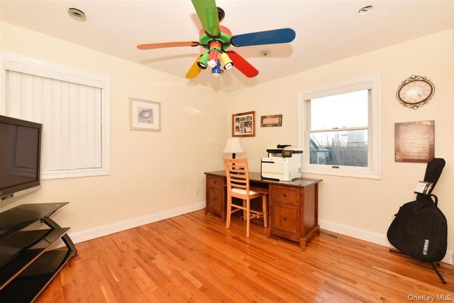 300 Pennsylvania Avenue, Mineola, NY 11501