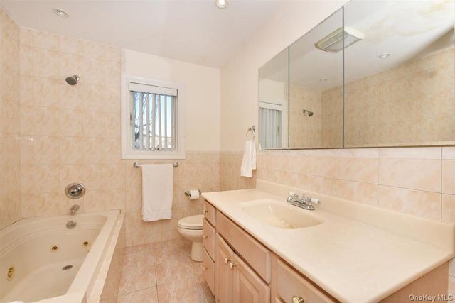 300 Pennsylvania Avenue, Mineola, NY 11501