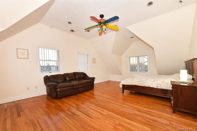 300 Pennsylvania Avenue, Mineola, NY 11501