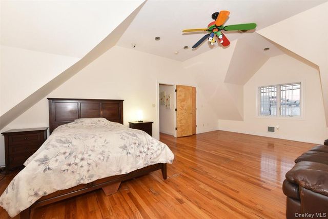 300 Pennsylvania Avenue, Mineola, NY 11501