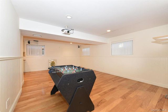 300 Pennsylvania Avenue, Mineola, NY 11501