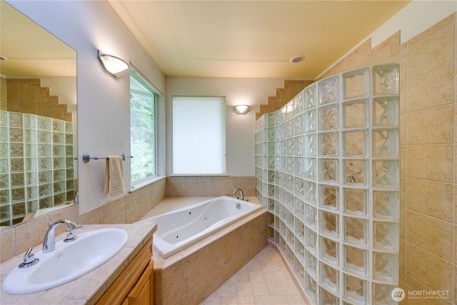 837 Shoshone Drive, La Conner, WA 98257