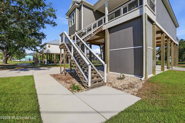 10093 E Shorecrest Road, Biloxi, MS 39532