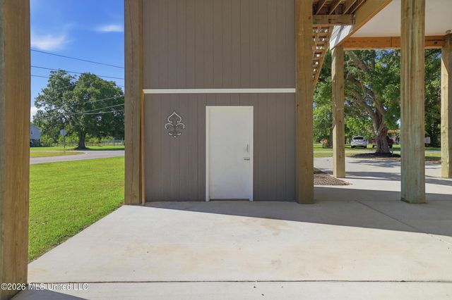 10093 E Shorecrest Road, Biloxi, MS 39532