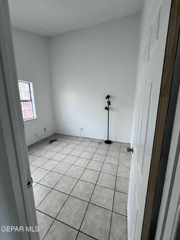5524 Oakbriar Circle B, El Paso, TX 79932
