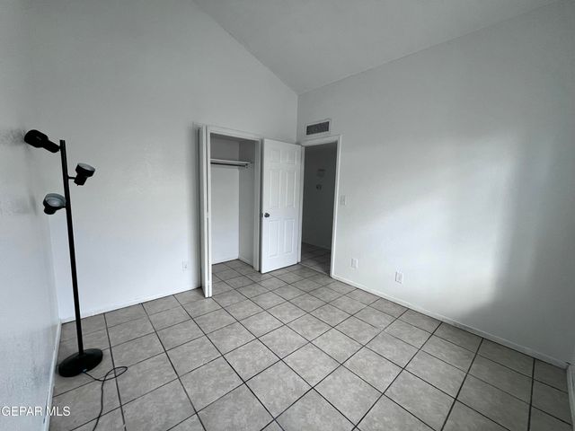5524 Oakbriar Circle B, El Paso, TX 79932