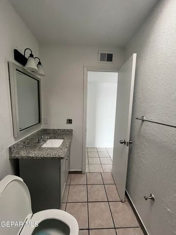 5524 Oakbriar Circle B, El Paso, TX 79932