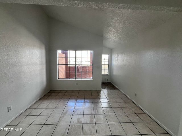 5524 Oakbriar Circle B, El Paso, TX 79932