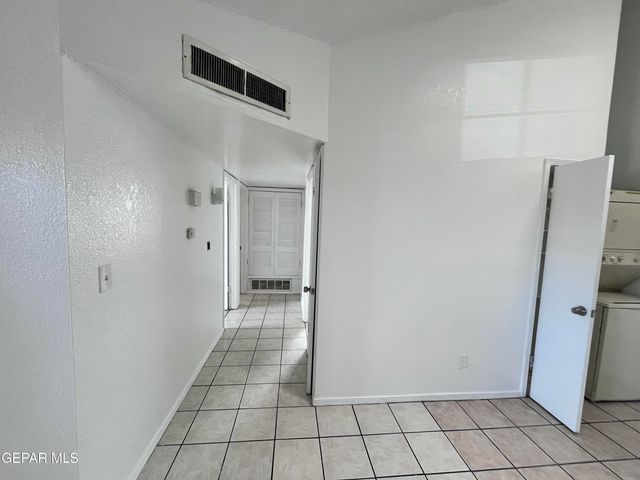 5524 Oakbriar Circle B, El Paso, TX 79932