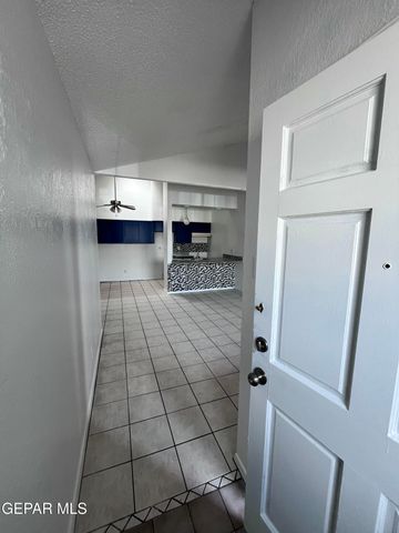 5524 Oakbriar Circle B, El Paso, TX 79932
