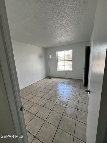 5524 Oakbriar Circle B, El Paso, TX 79932