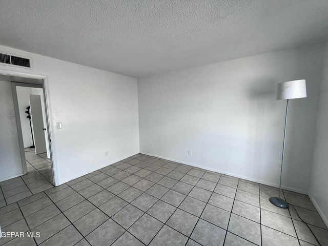 5524 Oakbriar Circle B, El Paso, TX 79932