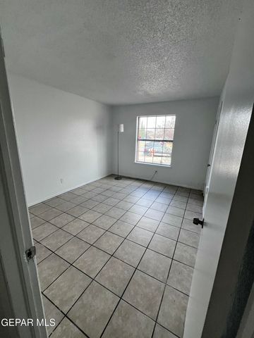5524 Oakbriar Circle B, El Paso, TX 79932