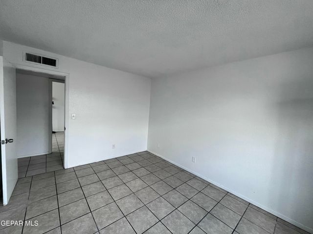 5524 Oakbriar Circle B, El Paso, TX 79932