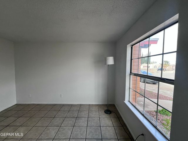 5524 Oakbriar Circle B, El Paso, TX 79932