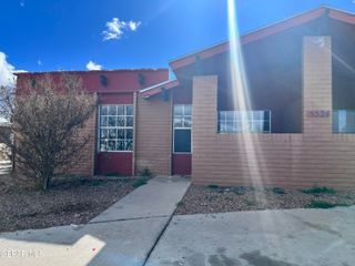 5524 Oakbriar Circle B, El Paso, TX 79932