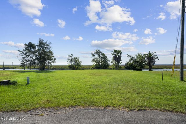 2452 Iki Place, Diamondhead, MS 39525