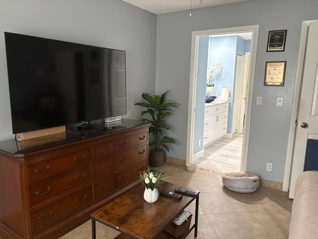1025 Siena Oaks Circle W, Palm Beach Gardens, FL 33410