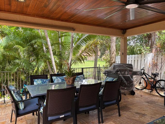 1025 Siena Oaks Circle W, Palm Beach Gardens, FL 33410