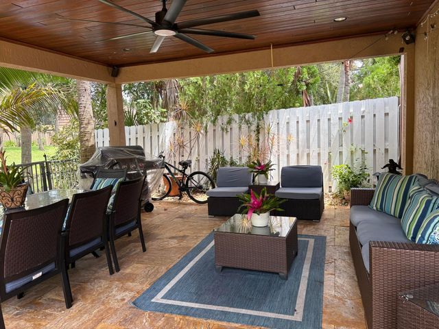 1025 Siena Oaks Circle W, Palm Beach Gardens, FL 33410